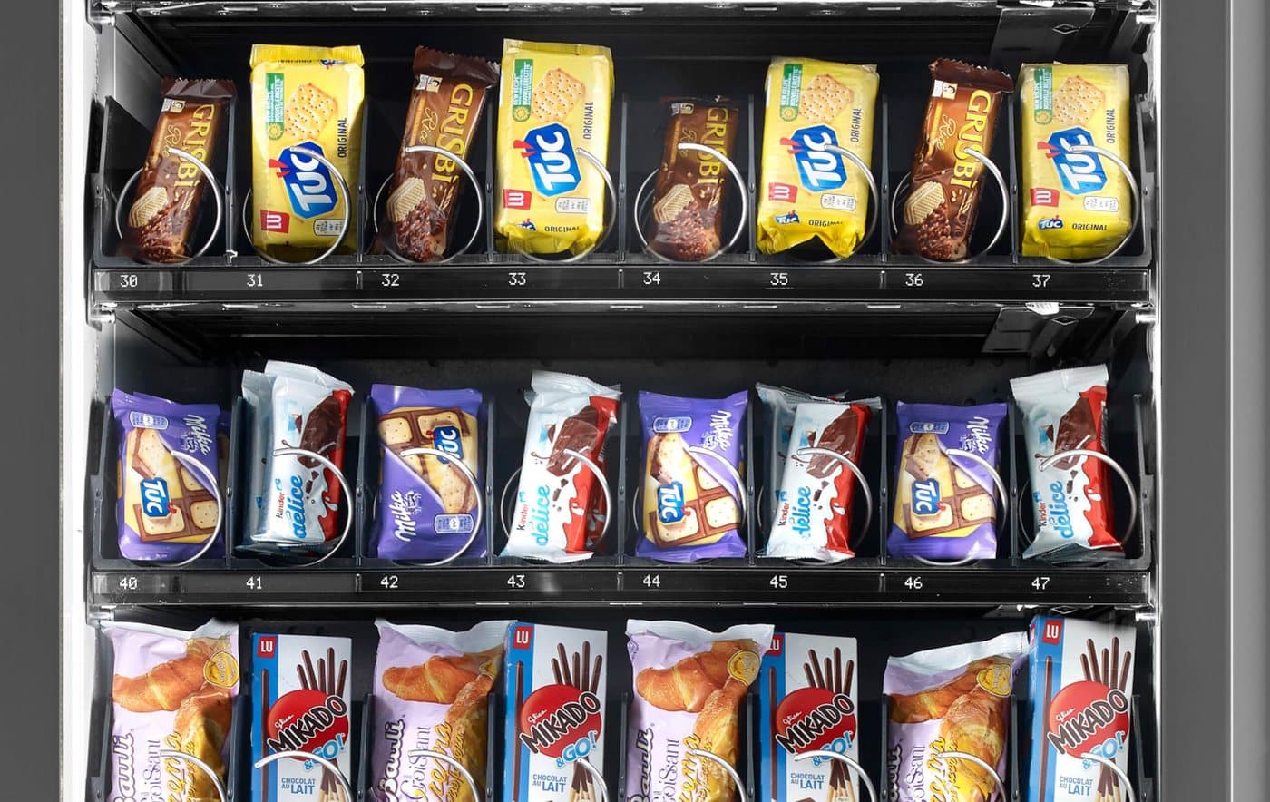 Snacks loaded on the lit trays of a Gusto 8 Classic